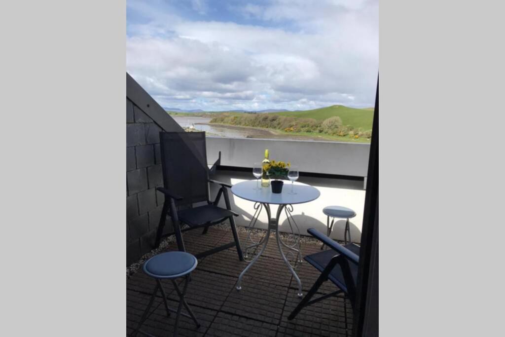 Clew Bay Balcony Views - Westport Quay Apt Apartment ภายนอก รูปภาพ