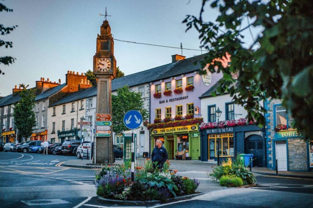 Clew Bay Balcony Views - Westport Quay Apt Apartment ภายนอก รูปภาพ