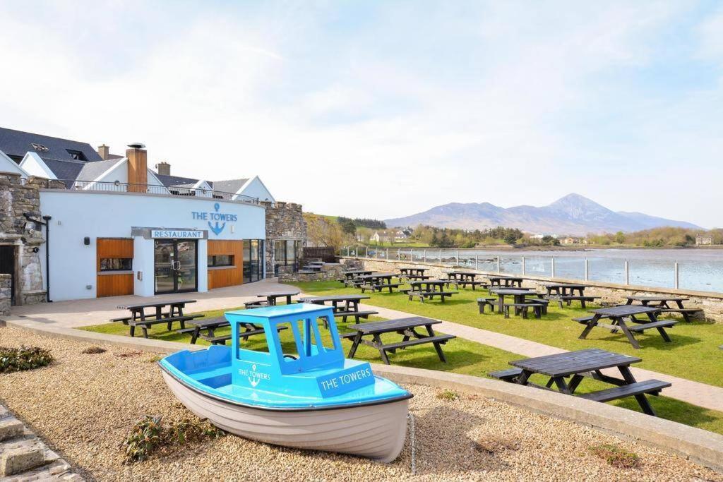 Clew Bay Balcony Views - Westport Quay Apt Apartment ภายนอก รูปภาพ