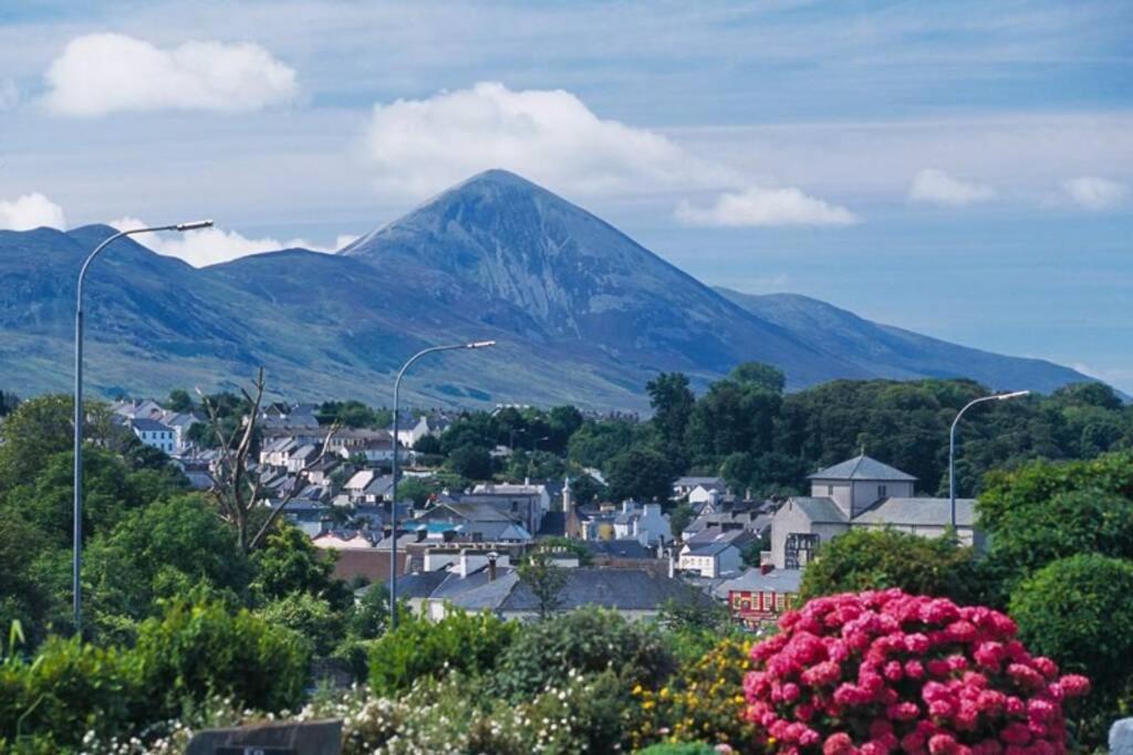 Clew Bay Balcony Views - Westport Quay Apt Apartment ภายนอก รูปภาพ